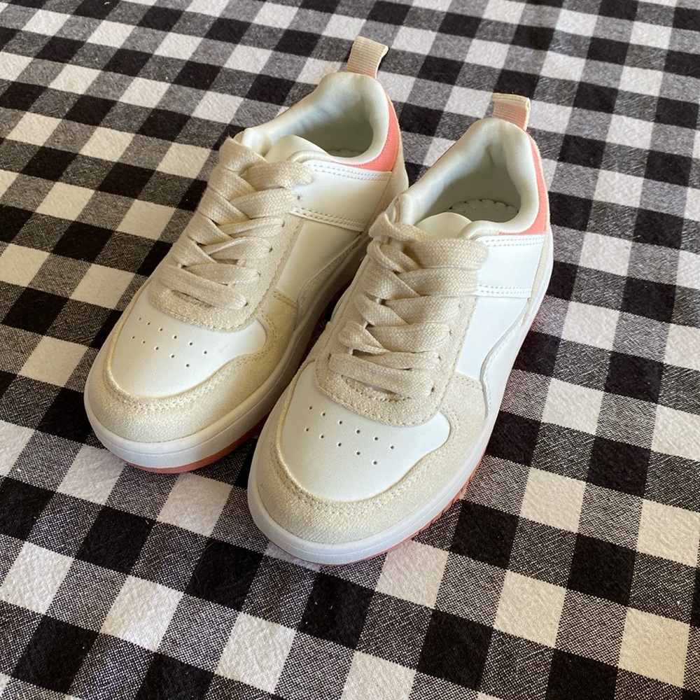New kids/girls sneakers, lace up shoe
